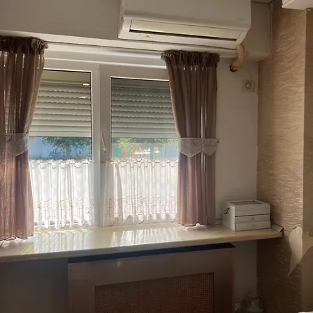 2 Cam Apartment *